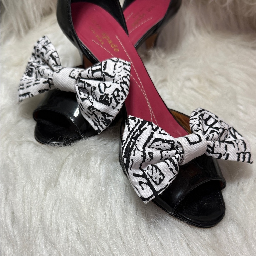 Map Printed White Bow shoe clips